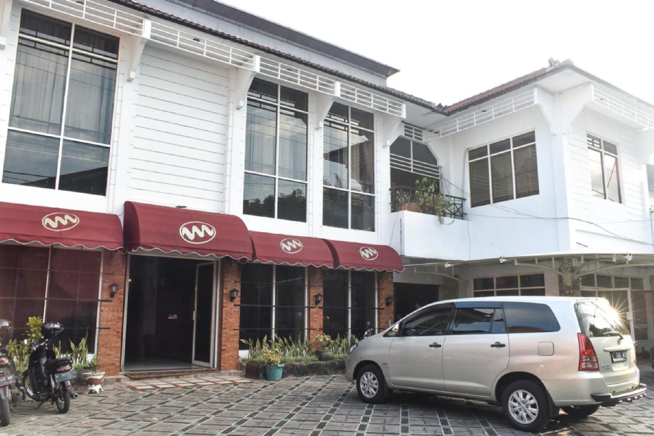 红多兹酒店-近多彩村 玛琅 外观 照片